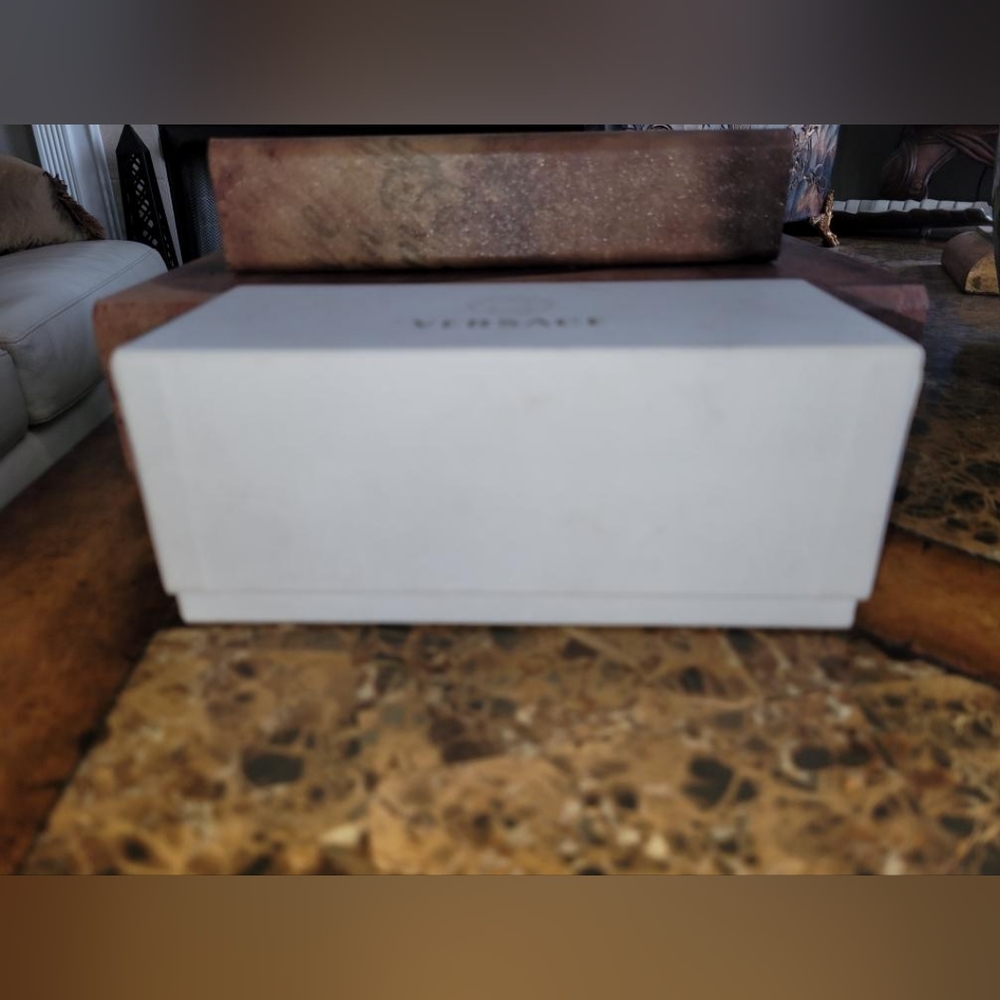 Versace sunnies with box - Picture 8 of 8